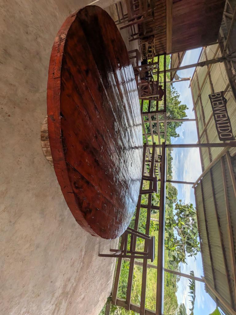 Shared dining area at Florido Amazon